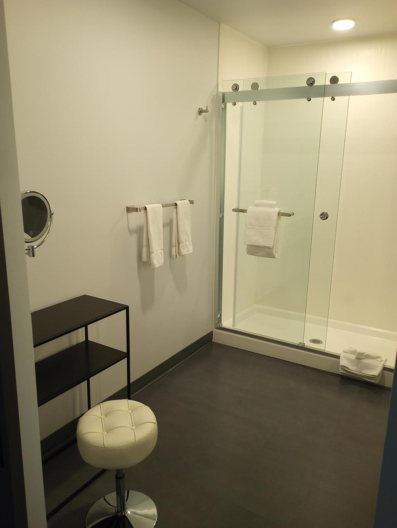 My Tri Suites Clark Экстерьер фото